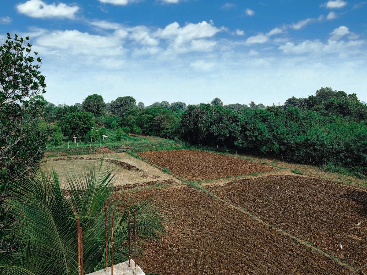 V J Farmstay Garudeshwar Bagian luar foto