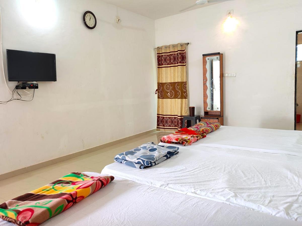 V J Farmstay Garudeshwar Bagian luar foto