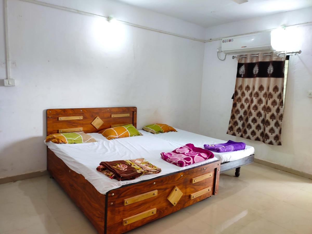 V J Farmstay Garudeshwar Bagian luar foto