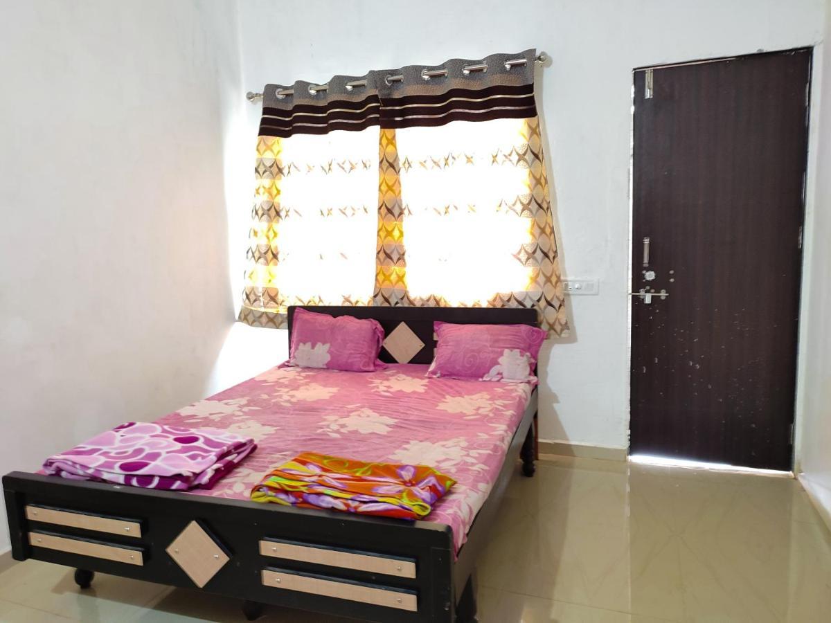 V J Farmstay Garudeshwar Bagian luar foto