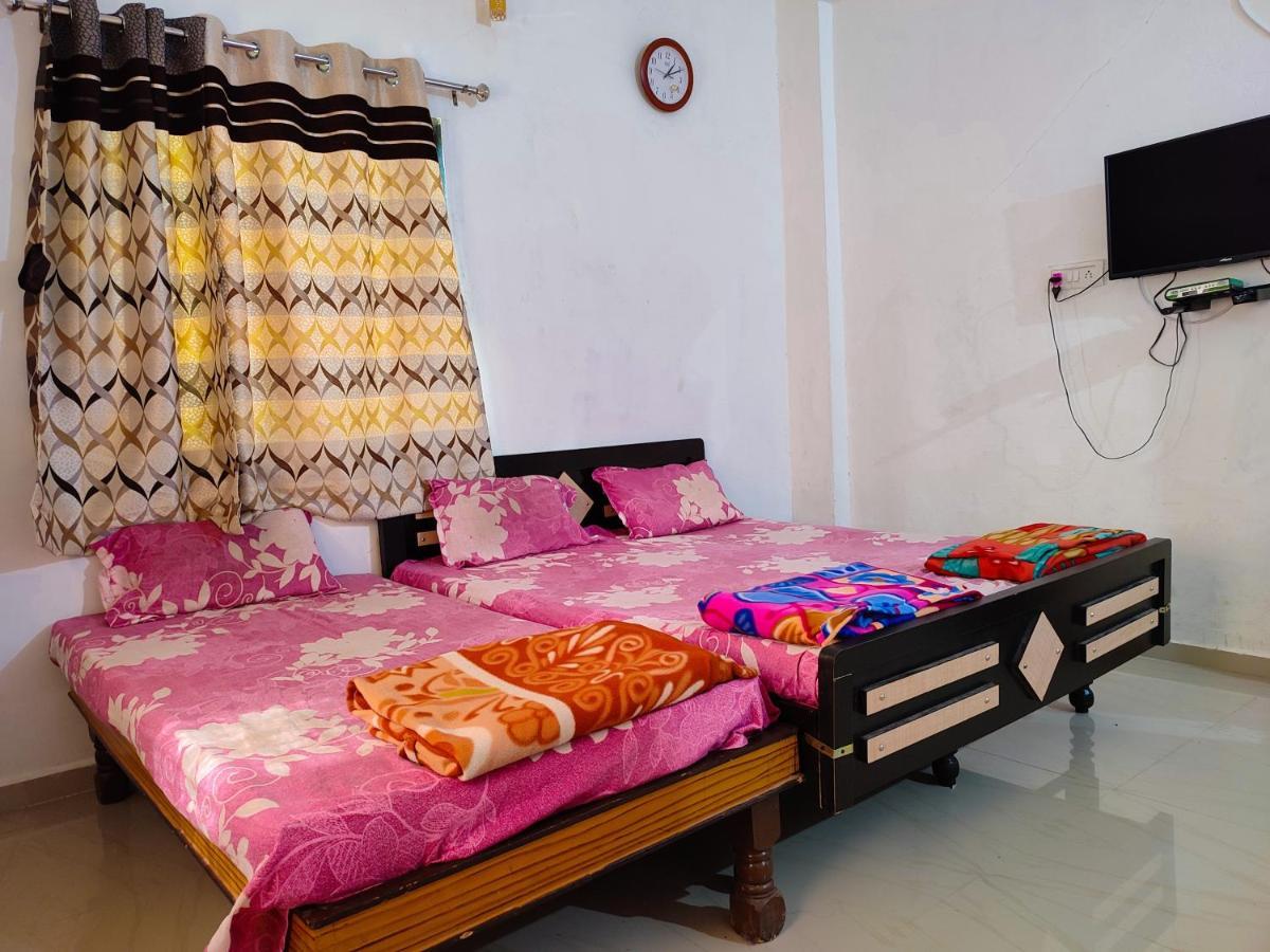V J Farmstay Garudeshwar Bagian luar foto