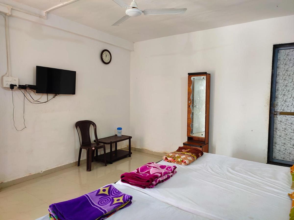 V J Farmstay Garudeshwar Bagian luar foto