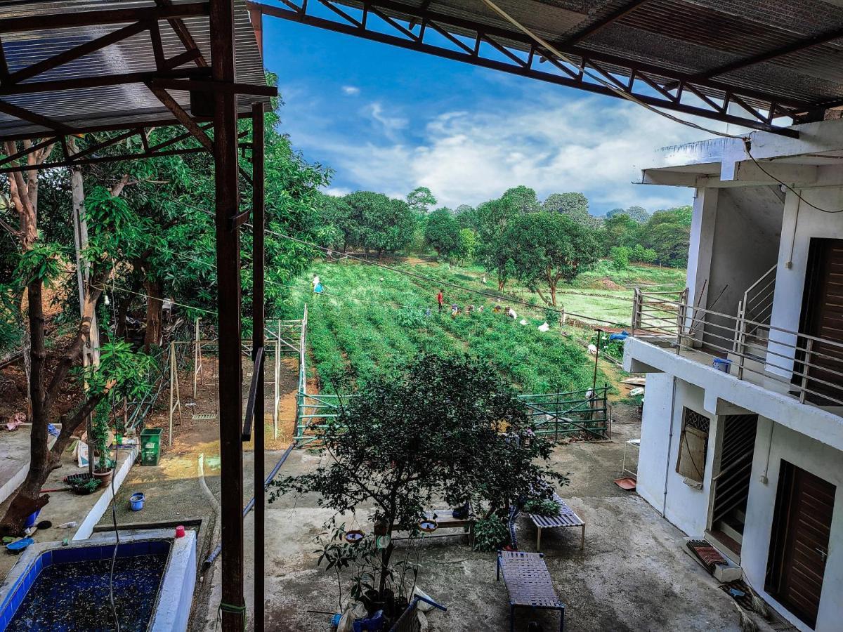 V J Farmstay Garudeshwar Bagian luar foto